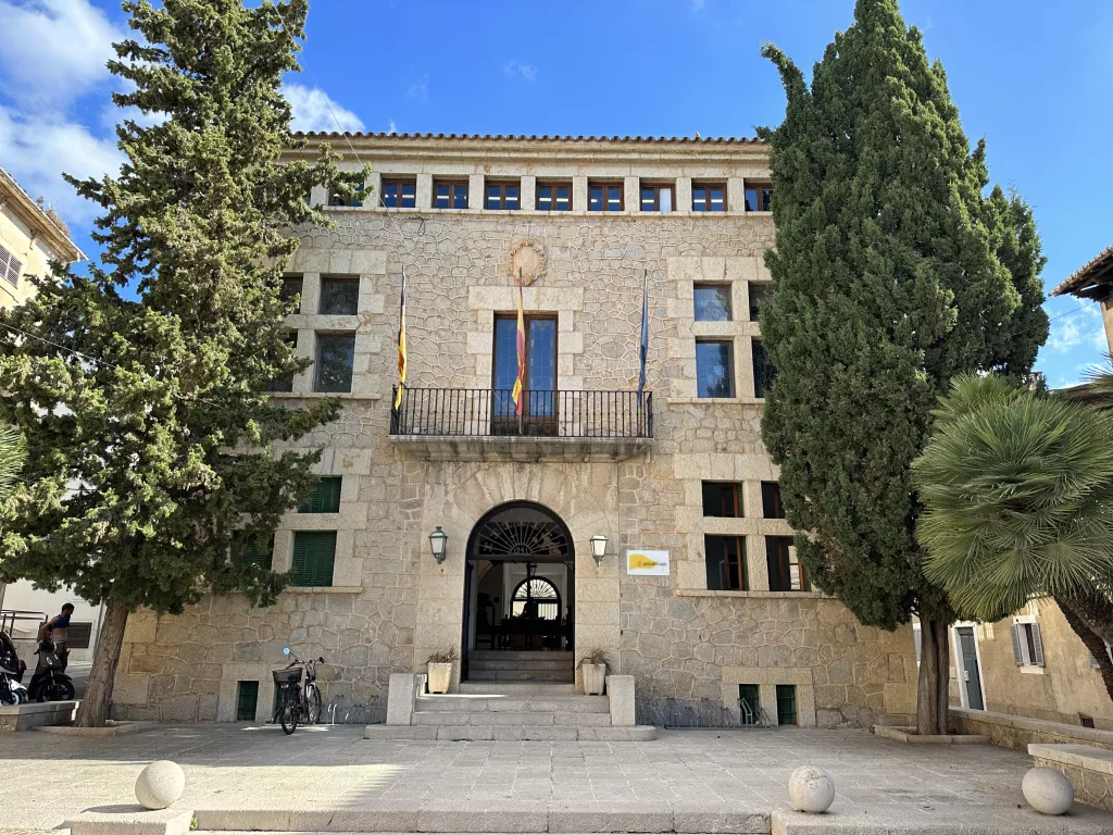 Arta is a charming town located on the northeastern coast of Mallorca