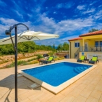 1599475552 omisalj kuca s bazenom prodaja 01