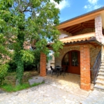 1690549026 malinska okolica dvojna kamena kuca s bazenom10