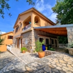1695457783 malinska kuca ugostiteljski prostor prodaja 21