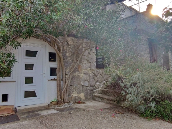 1696930173 kuca krk okolica kamena kucica 25