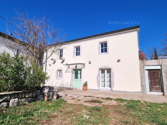 1711124412 malinska okolica renovirana samostojeca kuca prodaja 05