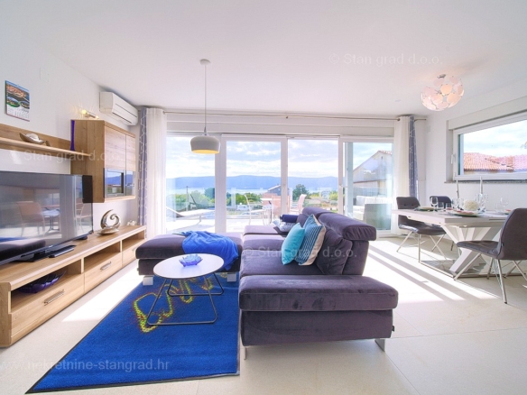 1726126100 grad krk okolica apartman na prvom katu s pogledom na more prodaja 16