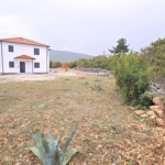 1727345196 vrbnik niskoenergetska kuca s velikom okucnicom i pogledom na more prodaja