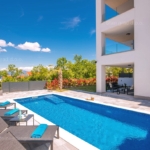 1729166134 malinska luksuzan apartman s bazenom blizu mora prodaja 20