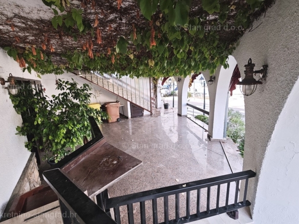 1730111877 uvala soline kuca s restoranom i apartmanom uz more prodaja 56