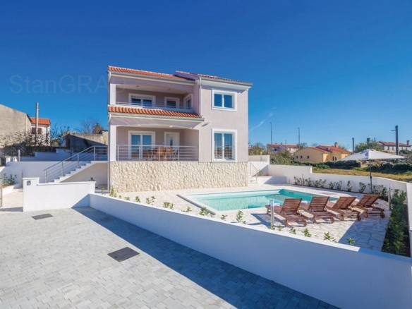 1732178480 krk okolica prekrasna samostojeca kuca s bazenom i pogledom prodaja 05