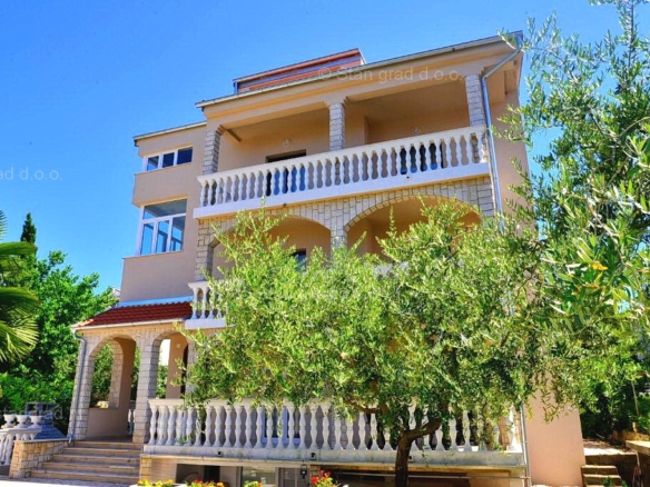 1733312094 malinska samostojeca kuca s 6 apartmana08