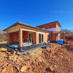 1737364388 dobrinj okolica samostojeca kuca s okucnicom i bazenom prodaja 10
