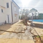1740997689 krk okolica apartman u novogradnji s bazenom i okucnicom prodaja 07
