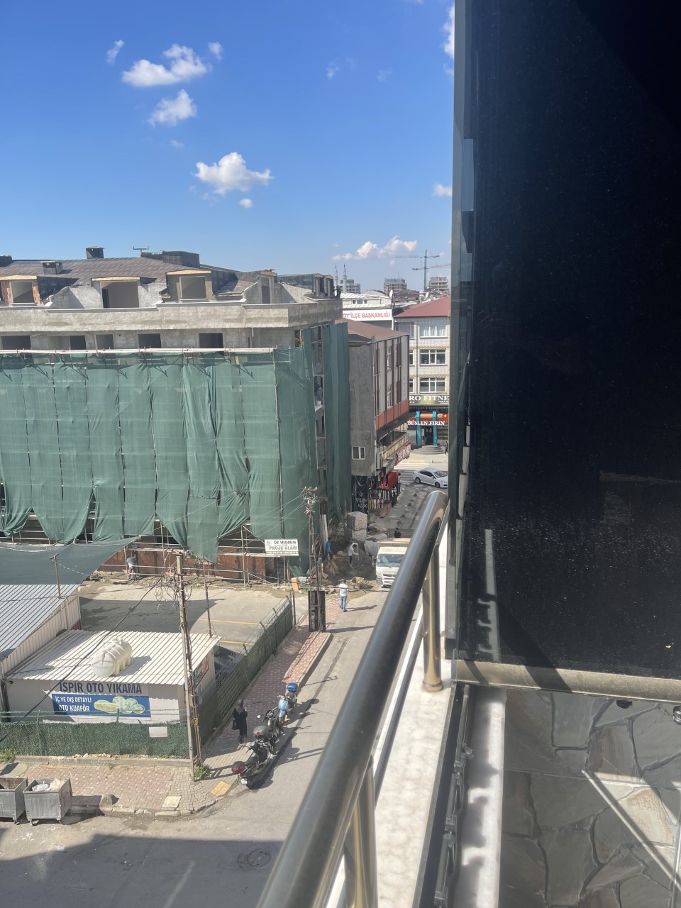 STREET-VIEW-FROM-UPSTAIRS-BALCONY