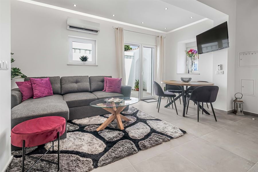 1-1-34d24cfd-a9a1-4317-97e8-35c1b4c26964