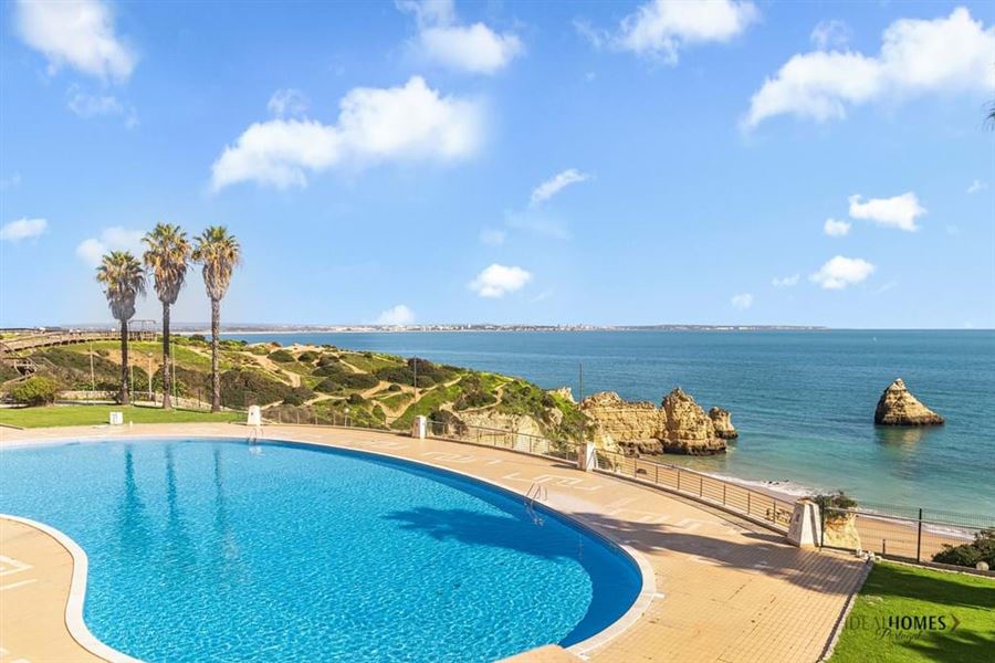 1 1 47daa849 6e7d 4a02 a7c6 63cf11a4038a