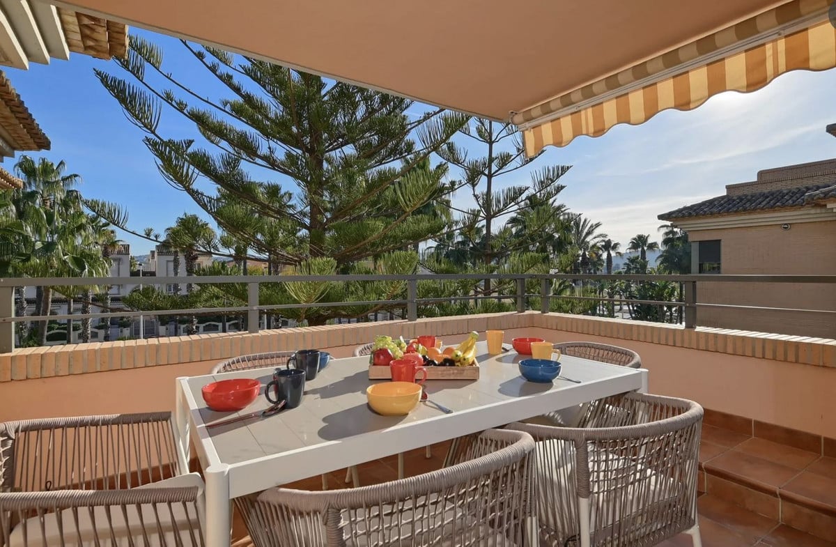 1 7980e48d732b6fc85c14b43b94d2aa54 1350