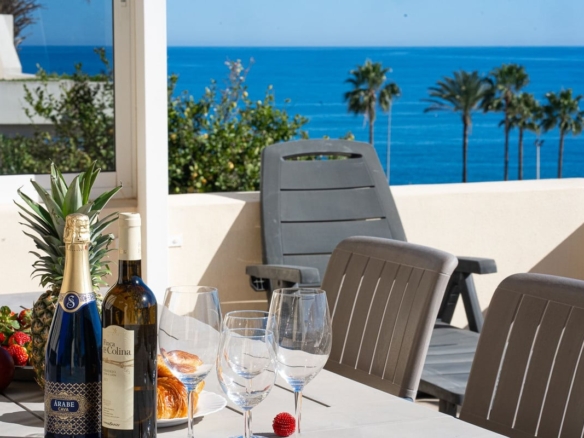 1 7980e48d732b6fc85c14b43b94d2aa54 1367