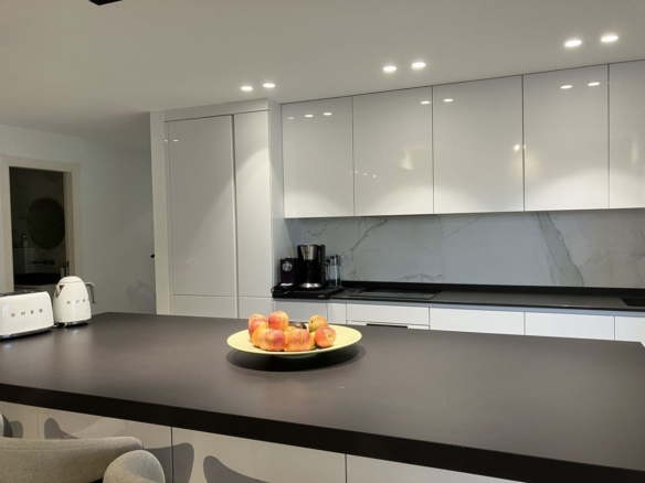 1 7980e48d732b6fc85c14b43b94d2aa54 1371