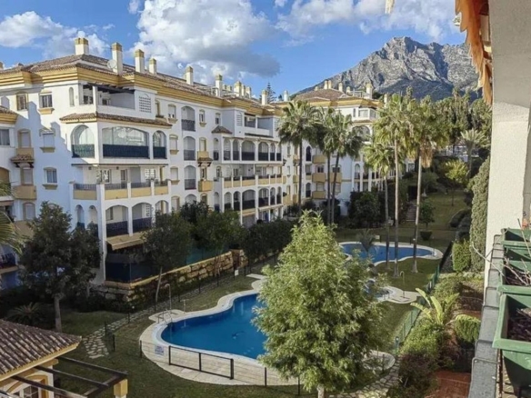 1 7980e48d732b6fc85c14b43b94d2aa54 1555