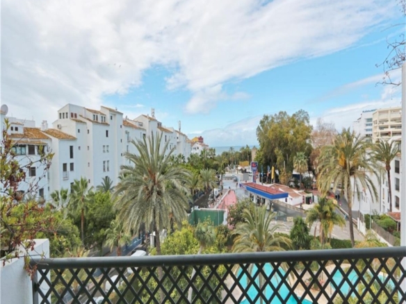 1 7980e48d732b6fc85c14b43b94d2aa54 1557