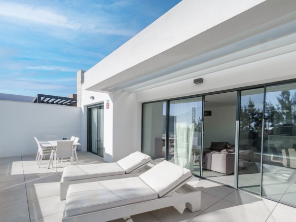 1 7980e48d732b6fc85c14b43b94d2aa54 1570