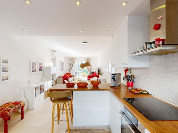 1 7980e48d732b6fc85c14b43b94d2aa54 1573