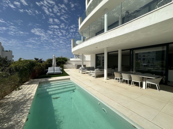 1 7980e48d732b6fc85c14b43b94d2aa54 1590