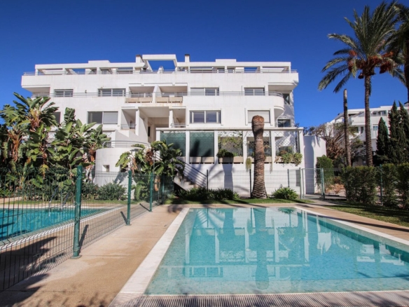 1 7980e48d732b6fc85c14b43b94d2aa54 1592