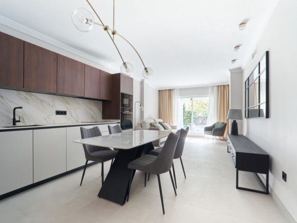 1 7980e48d732b6fc85c14b43b94d2aa54 1704