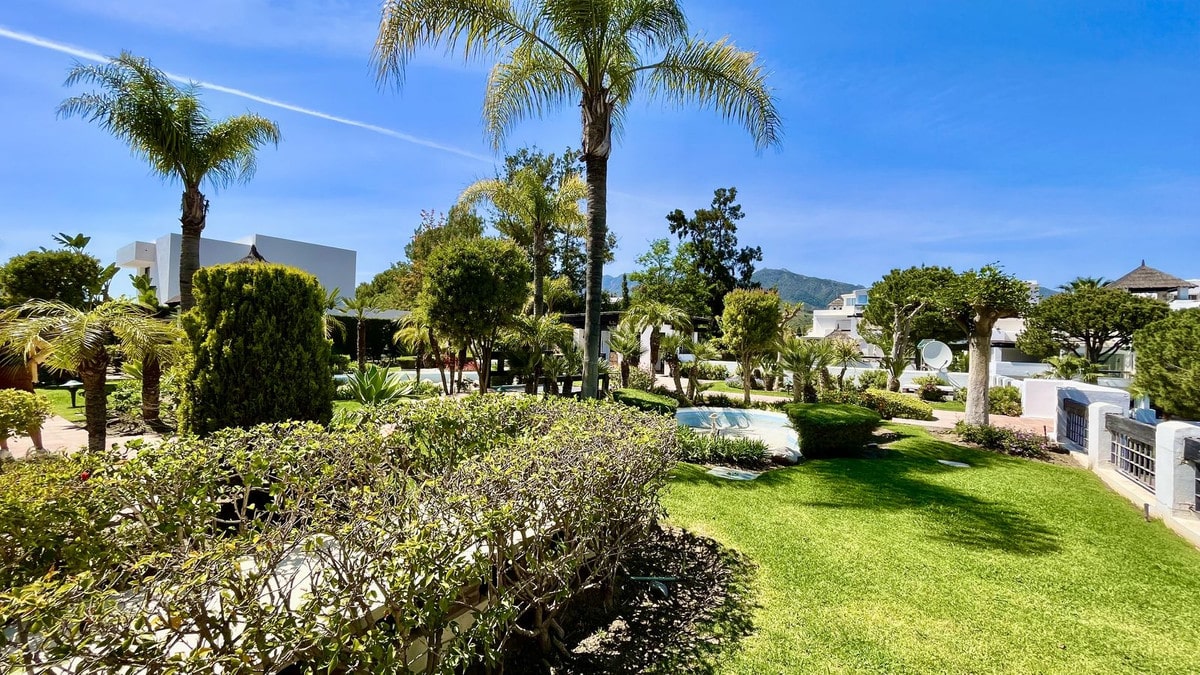 1-7980e48d732b6fc85c14b43b94d2aa54-2046