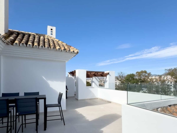 1 7980e48d732b6fc85c14b43b94d2aa54 2053