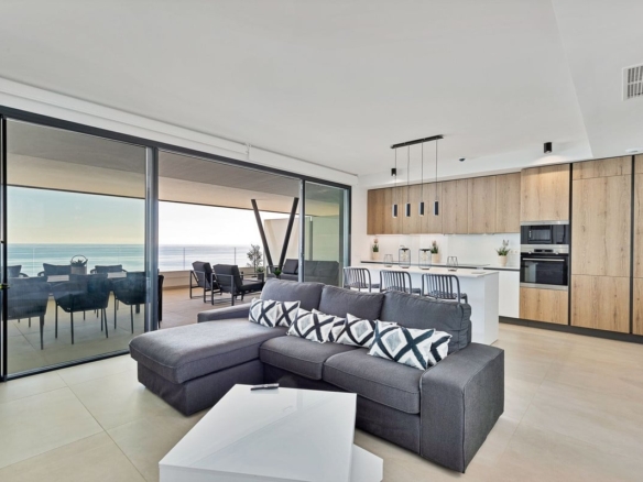 1 7980e48d732b6fc85c14b43b94d2aa54 2103