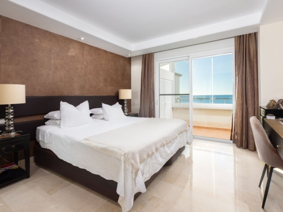 1 7980e48d732b6fc85c14b43b94d2aa54 2115