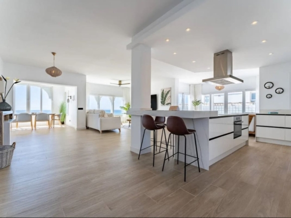 1 7980e48d732b6fc85c14b43b94d2aa54 2124