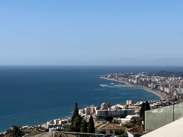 1 7980e48d732b6fc85c14b43b94d2aa54 2140