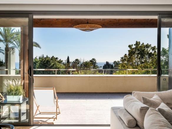 1 7980e48d732b6fc85c14b43b94d2aa54 2162