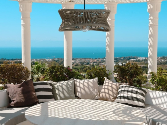 1 7980e48d732b6fc85c14b43b94d2aa54 2163