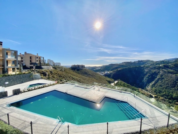 1 7980e48d732b6fc85c14b43b94d2aa54 2232