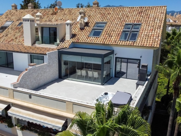 1 7980e48d732b6fc85c14b43b94d2aa54 2300