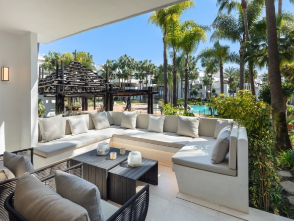 1 7980e48d732b6fc85c14b43b94d2aa54 2366