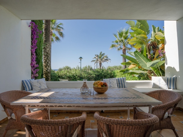 1 7020804132f1cd48fa7d0a6cde6ac64b 742