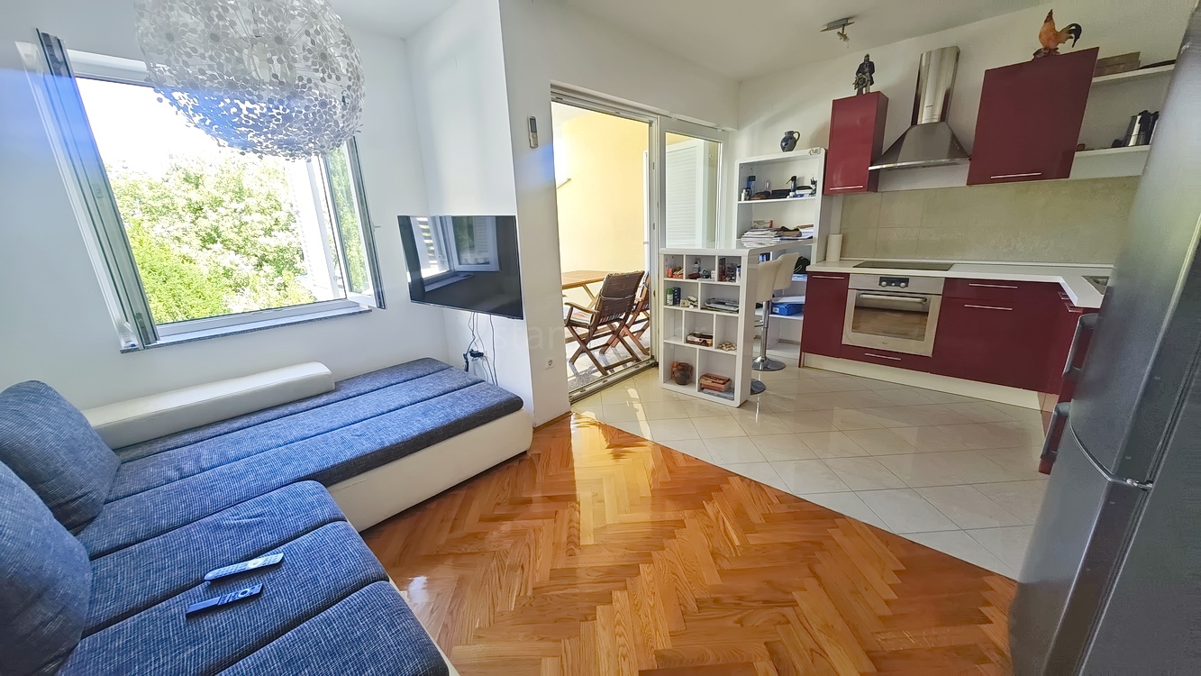 1752473196_malinska_apartman_na_1_katu_u_neposrednoj_blizini_mora_prodaja_09