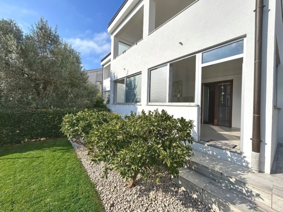 1752574781 krk prizemni apartman s okucnicom u neposrednoj blizini mora prodaja 05