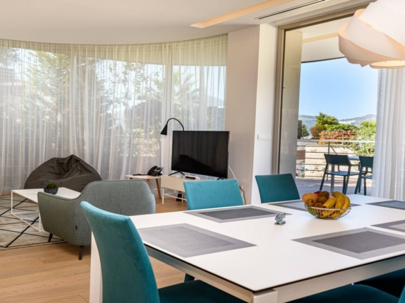 001 Two Bedroom Garden Line 26A2 6