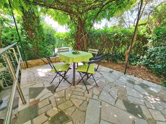 1756380772 malinska garsonijera s prostranom zelenom terasom prodaja 05