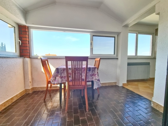 1759999070 malinska apartman na 2 katu blizu centra i mora s pogledom prodaja 42