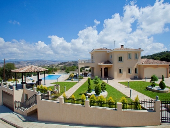 44733 detached villa for sale in stroumbi full