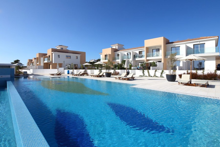 496071-town-house-for-sale-in-select-location_full