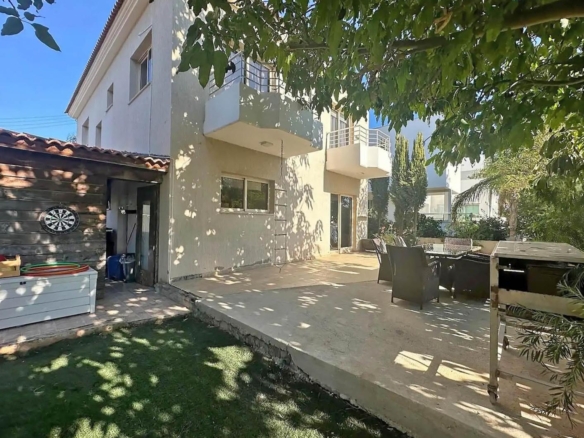 823d02e3c99c5a032c5da3ee1fe4a5f9 copy large