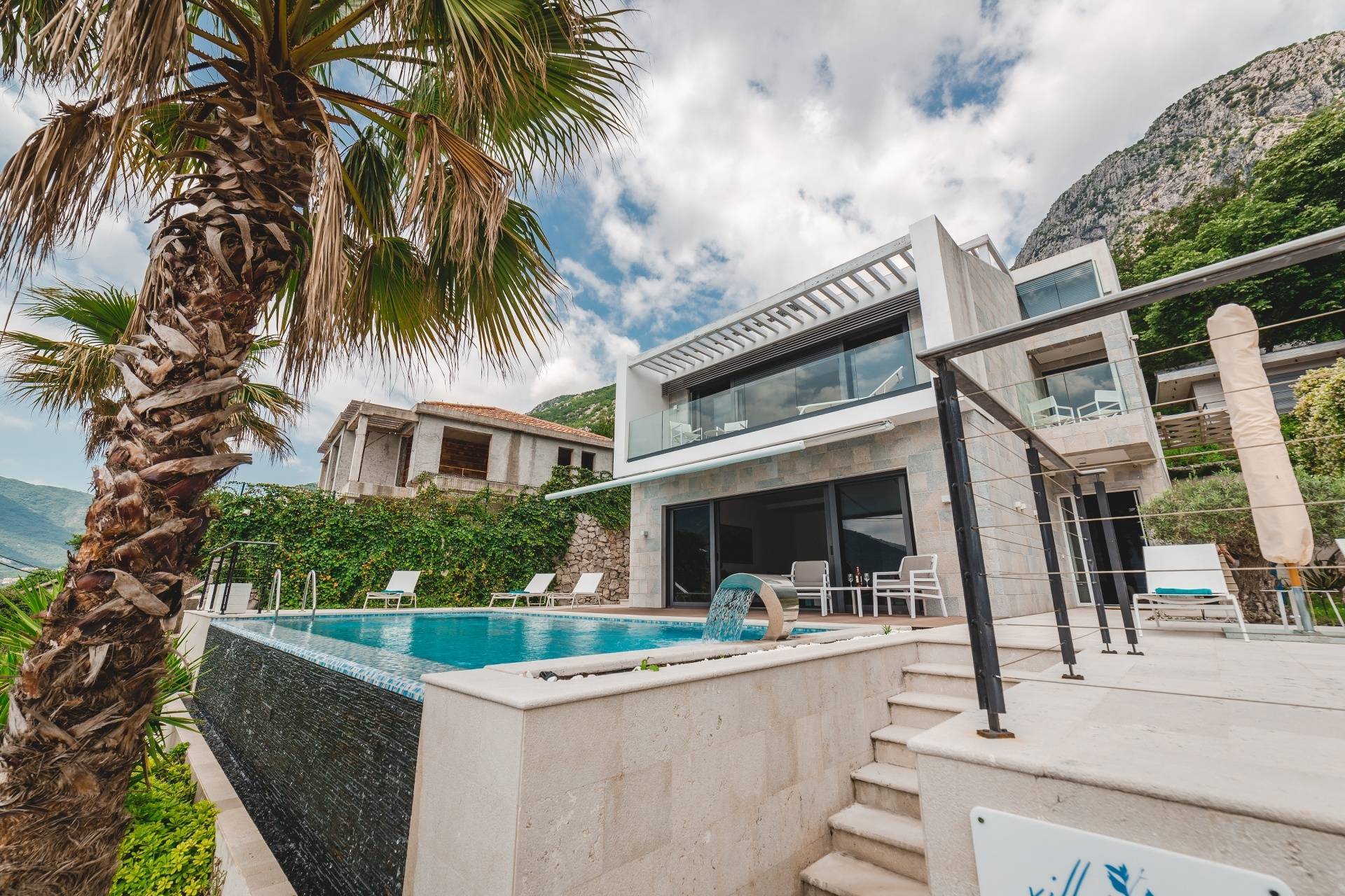 First line villa with swimming pool for sale Montenegro Kotor bc