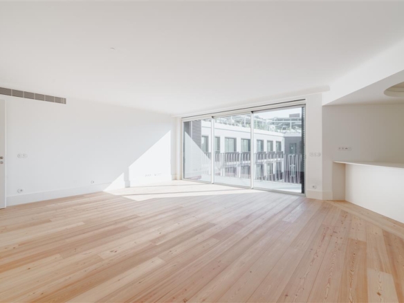 ID95f55501 0000 0500 0000 000014141140