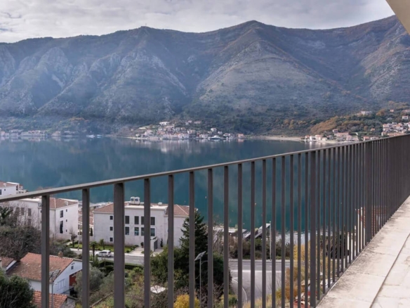 Penthouse for sale in the residential complex in Dobrota in Kotor municipality 15